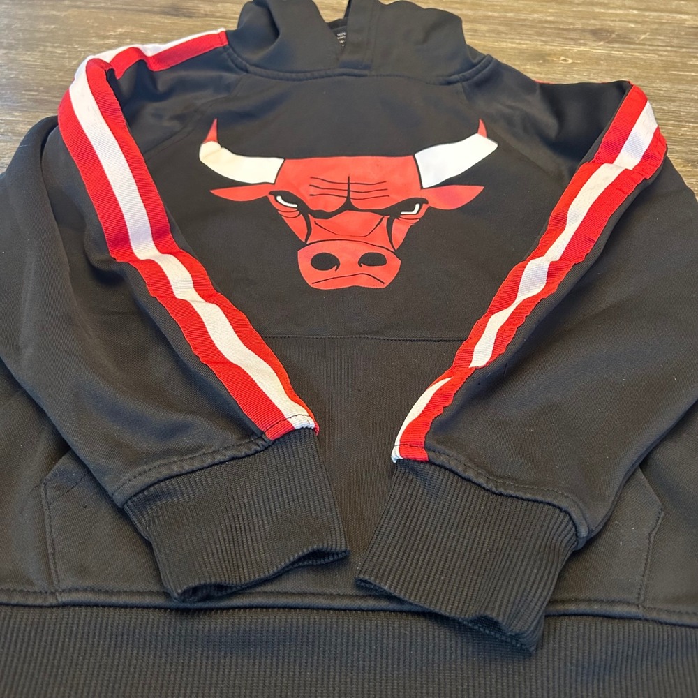 NBA Chicago Bulls Hoodie Kids Size S (8) Black Excellent Striped Raglan Sleeve - Picture 4 of 4